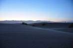 Caminhando sobre as dunas de Mesquite Dunes, no Death Valley National Park, na Califórinia - EUA
